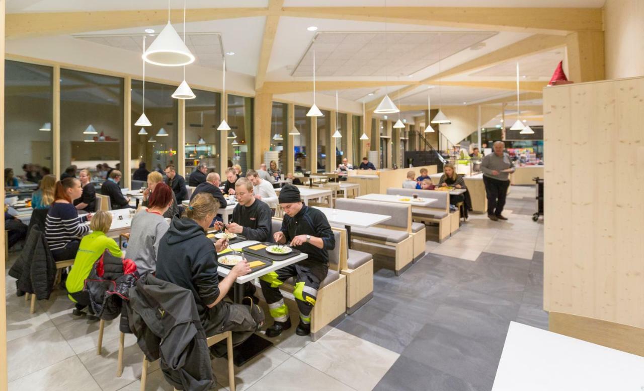 Niemenharjun Matkailukeskus Hotell Pihtipudas Exteriör bild