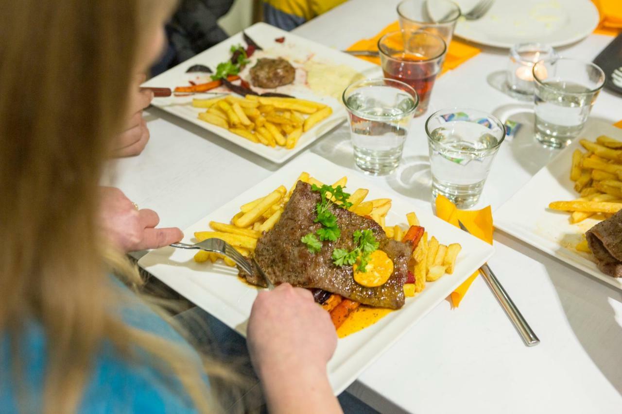 Niemenharjun Matkailukeskus Hotell Pihtipudas Exteriör bild